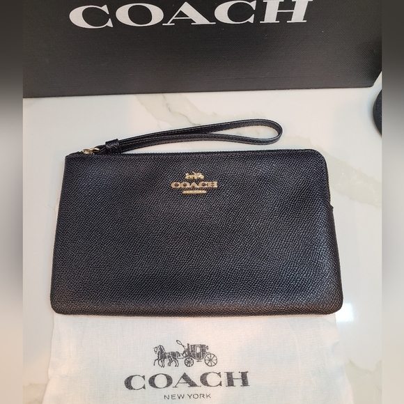 Coach Handbags - Coach Large Corner Zip Black Leather Wristlet Pristine